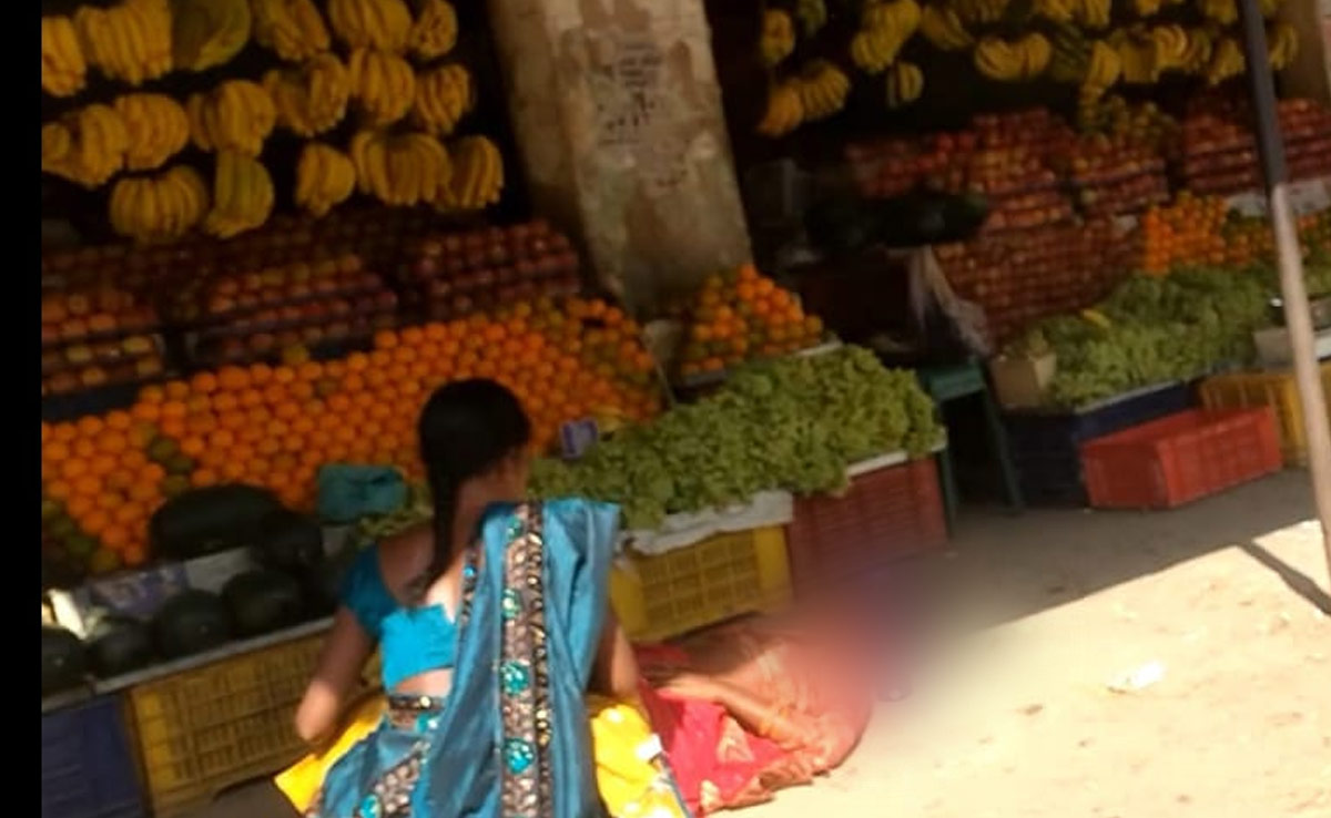 Ambikapur News:  चेक करने के बाद नर्सिंग होम ने लौटाया, दर्द से तड़प रही महिला ने सड़क पर दिया बच्ची को जन्म