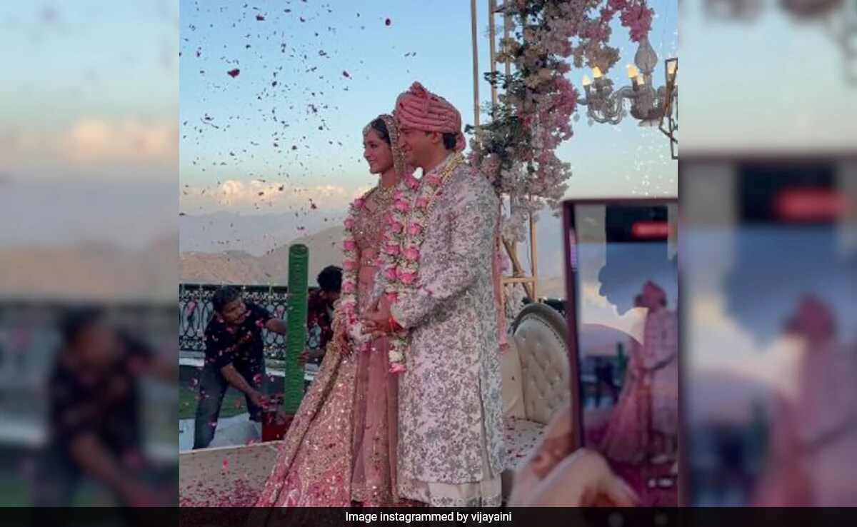 <i>Love Aaj Kal 2</i> Actress Arushi Sharma Marries Casting Director Vaibhav Vishant. See First Pics
