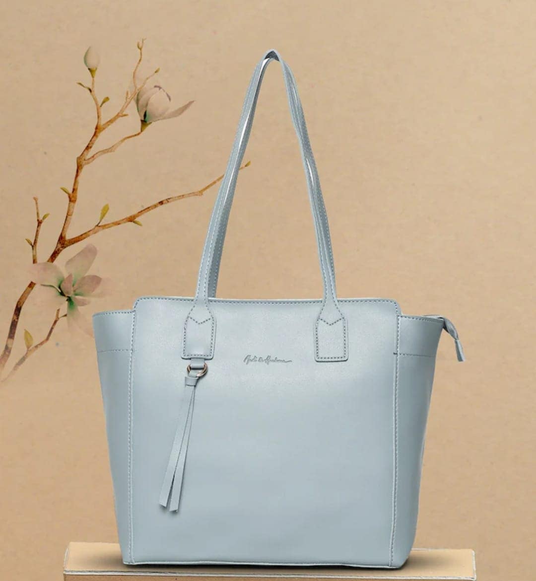 Best Deals On Branded Handbags, Wallets From Myntra