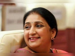 सुनेत्रा पवारांच्या प्रतिज्ञापत्रात चूक?   सुनेत्रा पवारांच्या प्रतिज्ञापत्रात चूक?