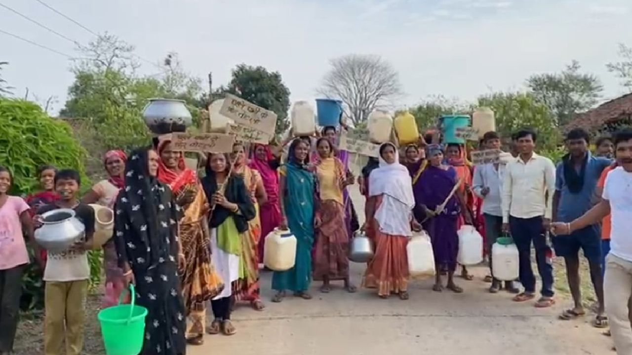 डिंडोरी में बूंद बूंद पानी के लिए मोहताज ग्रामीणों ने लोकसभा चुनाव का किया बहिष्कार