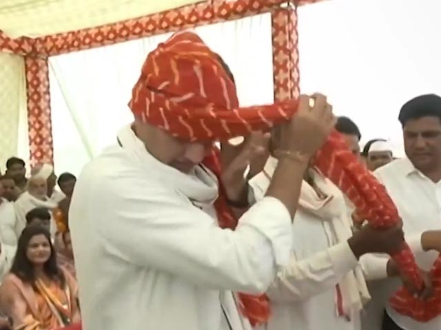 Watch: Sachin Pilot Ties 51-Metre Long Turban While Campaigning