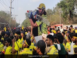 SRH vs CSK: फैंस हुए क्रेजी, इतने बजे ही लग गई स्टेडियम के बाहर भीड़, तस्वीरों से समझें जुनून का स्तर SRH vs CSK: फैंस हुए क्रेजी, इतने बजे ही लग गई स्टेडियम के बाहर भीड़, तस्वीरों से समझें जुनून का स्तर