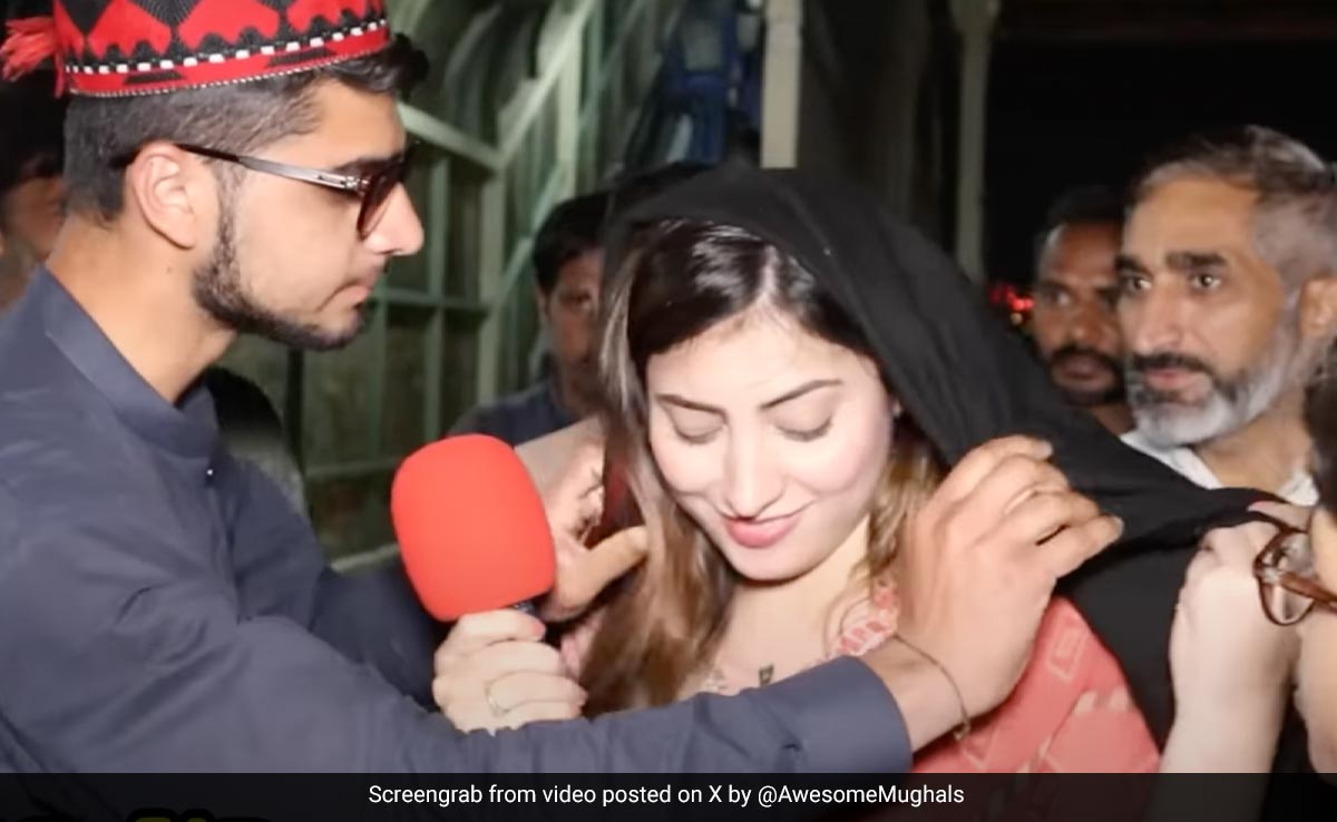Video: Pak Man Tries To Cover YouTuber's Head With Shawl, This Happens Next