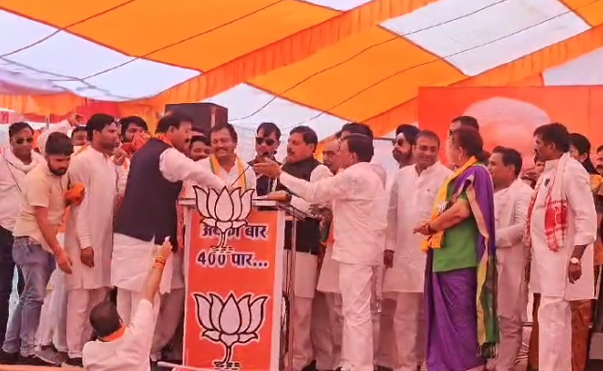 MP News: पहले चरण के चुनाव के बाद Congress में यहां मची भगदड़, इतने नेताओं ने छोड़ा हाथ का साथ