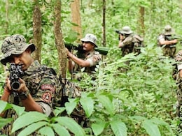 छत्तीसगढ़ में पुलिस-नक्सली के बीच मुठभेड़ जारी, 5 लाख का इनामी ढेर, 31 मार्च की डेडलाइन से पहले बड़ा ऑपरेशन