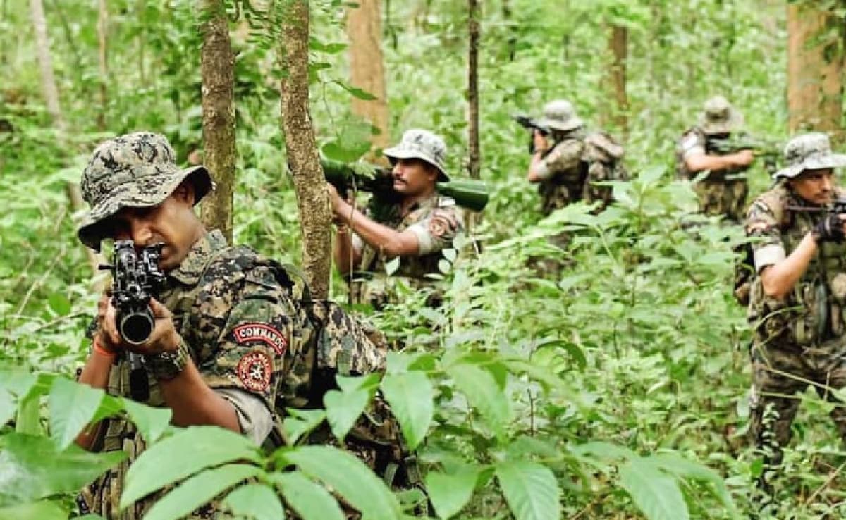 छत्तीसगढ़ में पुलिस-नक्सली के बीच मुठभेड़ जारी, 5 लाख का इनामी ढेर, 31 मार्च की डेडलाइन से पहले बड़ा ऑपरेशन | Sukma Naxal Encounter 5 Lakh Inami Naxali Killed Chhattisgarh Police Operation