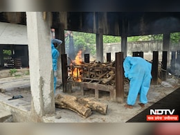 लापरवाही: कोरोना से मरने वालों के शव रखकर भूला प्रशासन, कंकाल में तब्दील हुई लाशें, अब किया अंतिम संस्कार लापरवाही: कोरोना से मरने वालों के शव रखकर भूला प्रशासन, कंकाल में तब्दील हुई लाशें, अब किया अंतिम संस्कार