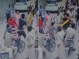 Indore में एक और बैट कांड! BJP विधायक के समर्थक ने पुलिस के सामने की कैफे संचालक की पिटाई, देखें वीडियो Indore में एक और बैट कांड! BJP विधायक के समर्थक ने पुलिस के सामने की कैफे संचालक की पिटाई, देखें वीडियो