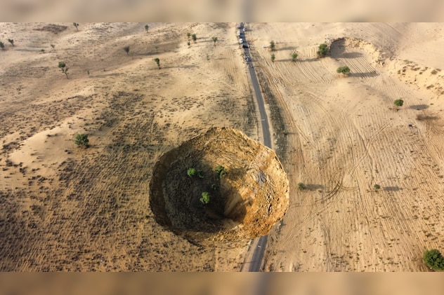 ड्रोन कैमरे से शूट किया गया बीकानेर का जमीन धंसाव. ड्रोन कैमरे से शूट किया गया बीकानेर का जमीन धंसाव.