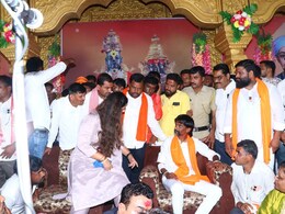 पंकजा मुंडेंच्या खुर्चीसाठी जरांगे पाटलांच्या सूचना; दोघेही एकाच व्यासपीठावर, निमित्त होतं..