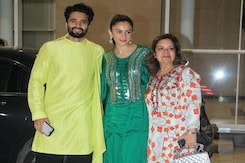 Jackky Bhagnani With Wife Rakul Preet Singh And Mom Pooja At Iftaar Party Jackky Bhagnani With Wife Rakul Preet Singh And Mom Pooja At Iftaar Party