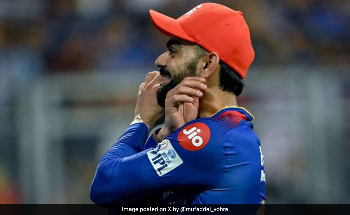 Virat Kohli: "कोहली को बॉलिंग दो", फैन्स की बात सुनकर विराट ने कान पकड़ लिए, रिएक्शन ने जीता दिल, Video