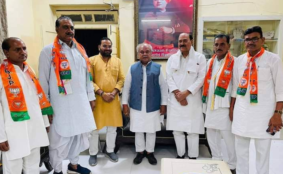 MP News: तीसरे चरण के चुनाव से पहले MP में कांग्रेस व BSP को लगा बड़ा झटका, इतने नेताओं ने थामा BJP का दामन