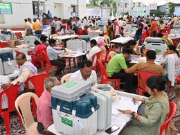 लोकतंत्र के पर्व का पहला चरण: MP में कड़ी सुरक्षा के बीच बांटी गईं मतदान सामग्री 