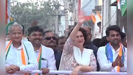 Priyanka Gandhi In Alwar: अलवर में प्रियंका गांधी का विशाल रोड शो, हजारों की संख्या में उमड़े लोग