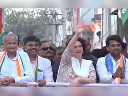 Priyanka Gandhi In Alwar: अलवर में प्रियंका गांधी का विशाल रोड शो, हजारों की संख्या में उमड़े लोग