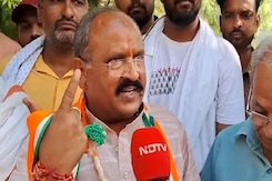 Lok Sabha Election 2024: एसपी ऑफिस पहुंचकर क्यों भड़के प्रहलाद गुंजल? जानिए पूरी कहानी Lok Sabha Election 2024: एसपी ऑफिस पहुंचकर क्यों भड़के प्रहलाद गुंजल? जानिए पूरी कहानी
