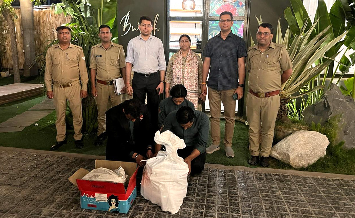 नोएडा: एक्शन में आबकारी विभाग, रेस्टोरेंट में परोसी जा रही थी अवैध शराब, चार गिरफ्तार