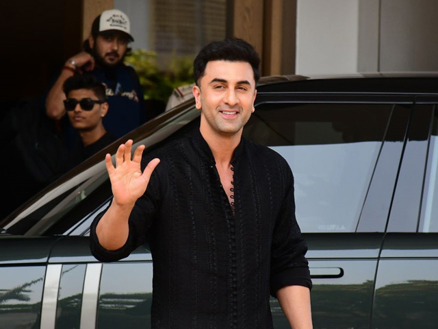 <i>Animal</i> Star Ranbir Kapoor Spotted At Airport