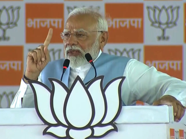 "कांग्रेस ने केवल गरीबी की बात की, हमने 25 करोड़ लोगों को गरीबी से बाहर निकाला" : महाराष्ट्र में पीएम मोदी