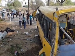 हरियाणा के महेंद्रगढ़ में स्कूल बस पलटी, 6 बच्चों की मौत; कई ज़ख़्मी हरियाणा के महेंद्रगढ़ में स्कूल बस पलटी, 6 बच्चों की मौत; कई ज़ख़्मी