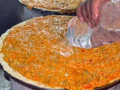 Dosa Kaha Hai? Internet Displeased With Cook Preparing Bisleri Pani Vala Dosa