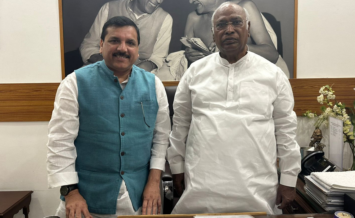 "जेल से निकल कर मिलना चाहता था" : मल्लिकार्जुन खरगे से संजय सिंह ने की मुलाकात