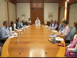 देश में भीषण गर्मी और हीटवेव को लेकर PM मोदी ने की हाई-लेवल मीटिंग, अधिकारियों को दिए कई निर्देश देश में भीषण गर्मी और हीटवेव को लेकर PM मोदी ने की हाई-लेवल मीटिंग, अधिकारियों को दिए कई निर्देश