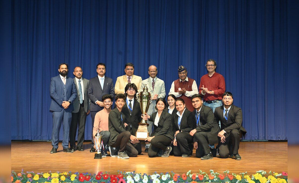 Celebrating triumph and inspiration with Vidhi Utsavs winners and distinguished guests. Celebrating triumph and inspiration with Vidhi Utsavs winners and distinguished guests.