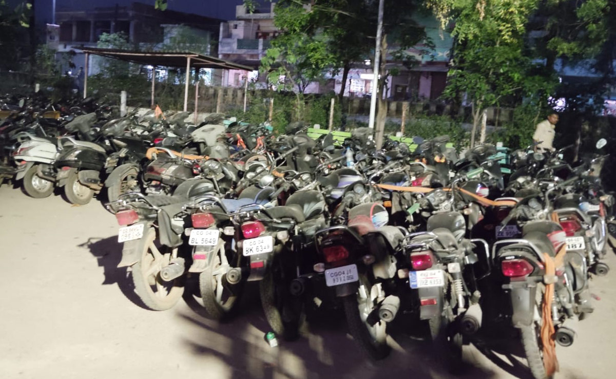 Chhattisgarh: इंजीनियर निकला बाइक चोर गिरोह का सरगना, पुलिस ने 55 मोटर साइकिल की बरामद