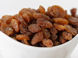 सर्दियों में इस तरह से कर लें किशमिश का सेवन फिर देखें कमाल, इन बीमारियों के लिए है रामबाण सर्दियों में इस तरह से कर लें किशमिश का सेवन फिर देखें कमाल, इन बीमारियों के लिए है रामबाण