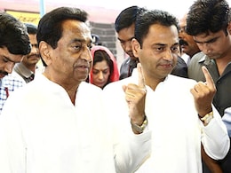 वरिष्ठ कांग्रेस नेता कमलनाथ ने परिवार के साथ छिंदवाड़ा में मतदान किया वरिष्ठ कांग्रेस नेता कमलनाथ ने परिवार के साथ छिंदवाड़ा में मतदान किया