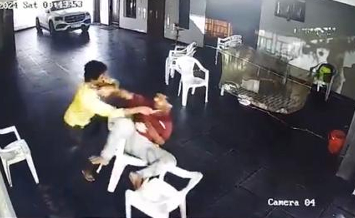 Video: Men With Knife Enter Ex Andhra Minister's House, Beat up Guard