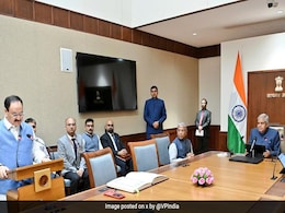 BJP अध्यक्ष जेपी नड्डा को उपराष्ट्रपति ने राज्यसभा सांसद के तौर पर दिलाई शपथ BJP अध्यक्ष जेपी नड्डा को उपराष्ट्रपति ने राज्यसभा सांसद के तौर पर दिलाई शपथ