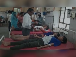 धौलपुरः दो भाइयों का झगड़ा देख रहे थे लोग, तभी गिरा मकान का धज्जा, एक दर्जन से अधिक लोग घायल धौलपुरः दो भाइयों का झगड़ा देख रहे थे लोग, तभी गिरा मकान का धज्जा, एक दर्जन से अधिक लोग घायल