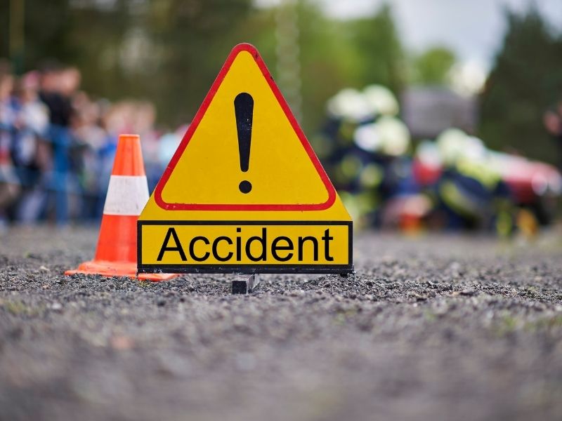 MP के मुरैना में सड़क हादसा, बस पलटने से 40 यात्री घायल