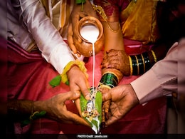 Hindu Marriage Not Valid Unless Performed With Requisite Ceremonies: Supreme Court Hindu Marriage Not Valid Unless Performed With Requisite Ceremonies: Supreme Court