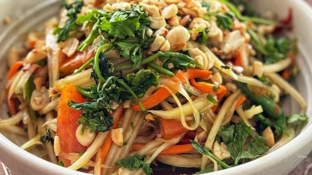 Eating cold or room temperature foods can have a cooling effect on the body