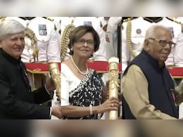 राम नाईक, राजदत्तंसह महाराष्ट्रातील पाच जणांना ‘पद्म पुरस्कार’ प्रदान राम नाईक, राजदत्तंसह महाराष्ट्रातील पाच जणांना ‘पद्म पुरस्कार’ प्रदान