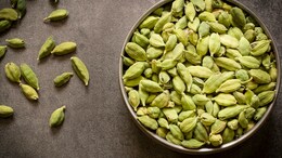 Cardamom Benefits: खुशबू से भरपूर छोटी इलाइची खाने से मिलते हैं ये फायदे, इसे जानकर आप भी हो जाएंगे कायल