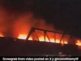 कनाडा में 'बर्निंग ट्रेन', आग की लपटों के साथ दौड़ी मालगाड़ी, VIDEO हो रहा वायरल कनाडा में 'बर्निंग ट्रेन', आग की लपटों के साथ दौड़ी मालगाड़ी, VIDEO हो रहा वायरल