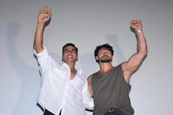 What Happened When Akshay-Tiger Sneaked Into A <i>Bade Miyan Chote Miyan</i> Show What Happened When Akshay-Tiger Sneaked Into A <i>Bade Miyan Chote Miyan</i> Show