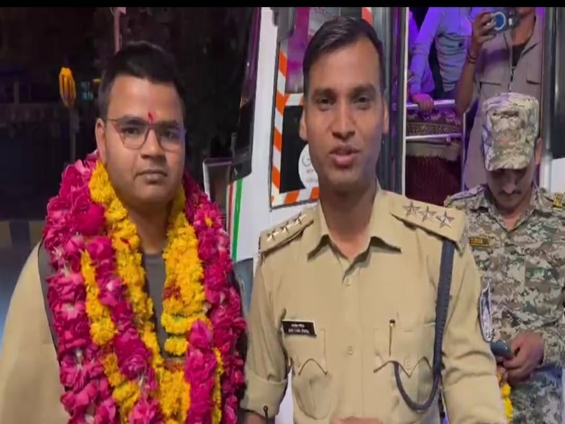 UPSC सिविस सर्विस में चयनित कुलदीप का CSP ने किया भविष्य के IAS का अनोखा स्वागत, देखिए वीडियो