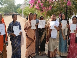 EVM पर भूपेश बघेल के बयान का असर, राजनांदगांव से अब तक 241 प्रत्याशियों ने लिया नामांकन फॉर्म, अब बैलेट पेपर से होगा चुनाव? EVM पर भूपेश बघेल के बयान का असर, राजनांदगांव से अब तक 241 प्रत्याशियों ने लिया नामांकन फॉर्म, अब बैलेट पेपर से होगा चुनाव?