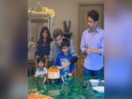 जीतेंद्र ने कुछ यूं सेलिब्रेट किया अपना 82वां बर्थडे, वीडियो में इस लुक में नजर आए तुषार कपूर, लोग बोले - बड़े दिन बाद दिखे जीतेंद्र ने कुछ यूं सेलिब्रेट किया अपना 82वां बर्थडे, वीडियो में इस लुक में नजर आए तुषार कपूर, लोग बोले - बड़े दिन बाद दिखे