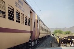 अजमेर :12 साल से 25 यात्रियों के लिए घाटे में क्यों चल रही ये ट्रेन ? अजमेर :12 साल से 25 यात्रियों के लिए घाटे में क्यों चल रही ये ट्रेन ?