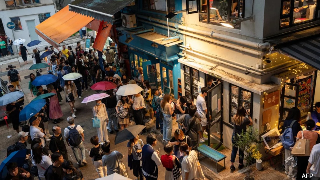 Hong Kong's Independent Bookshops To Close Amid National Security Crackdown