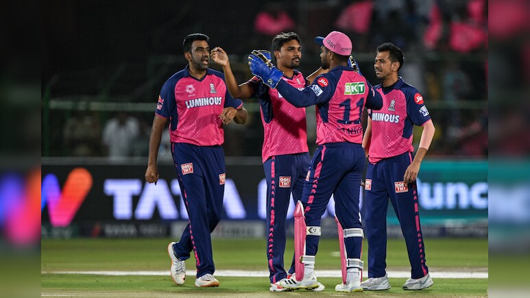 RR vs MI: राजस्थान रॉयल्स को लगा जोर का झटका, मैच विनर गेंदबाज हुआ आईपीएल से बाहर