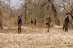 बीजापुर में जवानों और नक्सलियों के बीच बड़ा एनकाउंटर, 3 नक्सली ढेर बीजापुर में जवानों और नक्सलियों के बीच बड़ा एनकाउंटर, 3 नक्सली ढेर